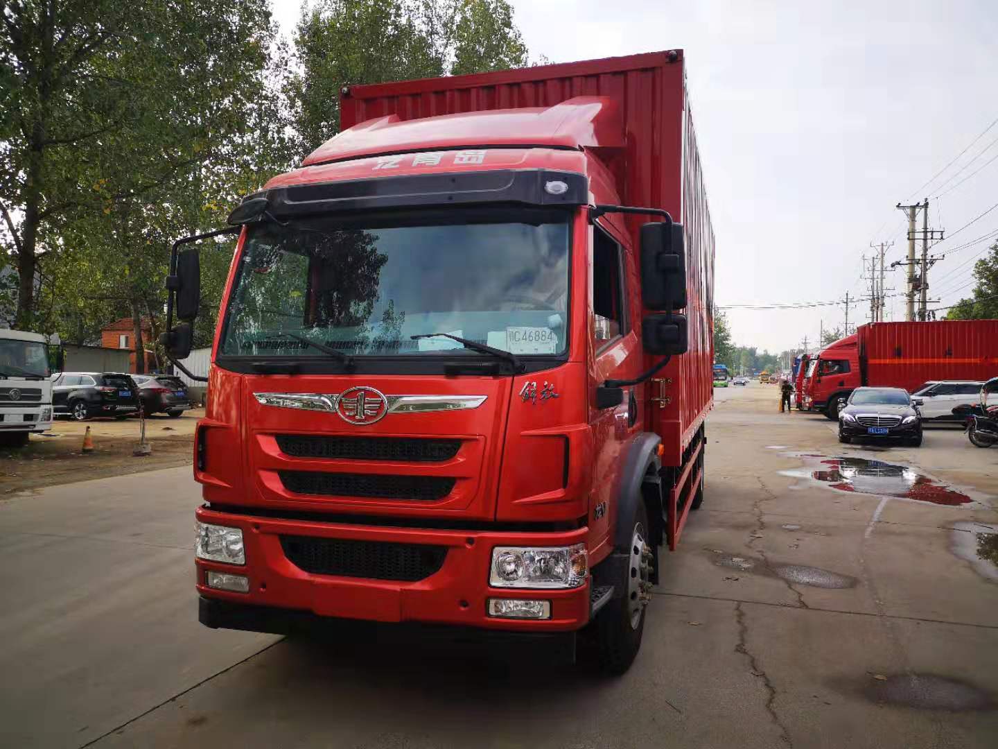 廣東余總3臺國五解放青島龍V單橋易燃液體廂式運輸車已發車