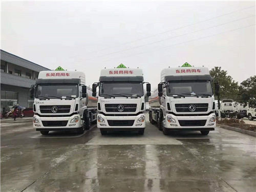 東風天龍前四后八32噸鋁合金運油車三兄弟齊發漢中，共襄掙錢大業