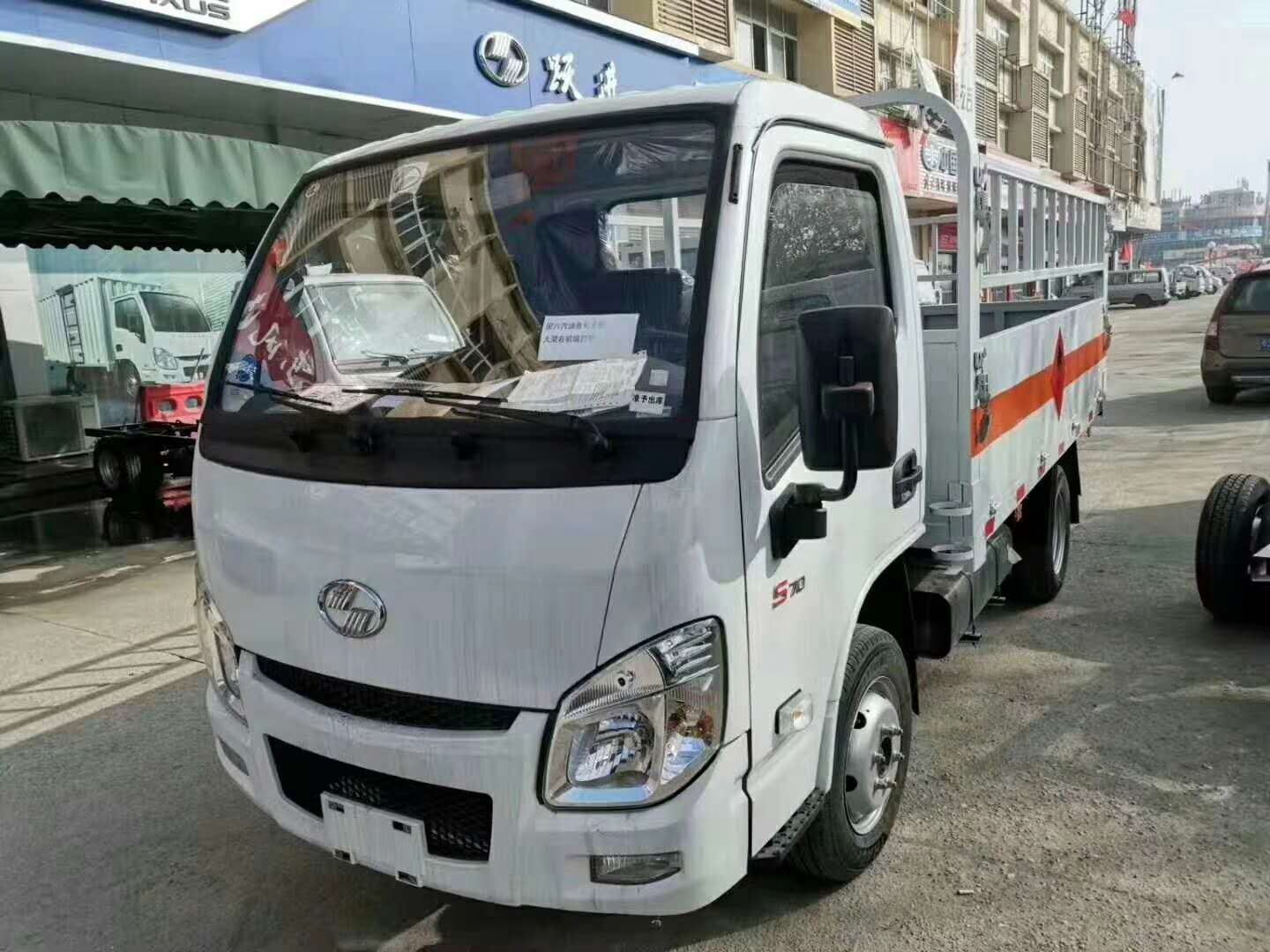 特大好消息 上汽躍進(jìn)國(guó)六氣瓶運(yùn)輸車(chē)北京環(huán)保已下發(fā)，可在北京上牌，暢行無(wú)阻！