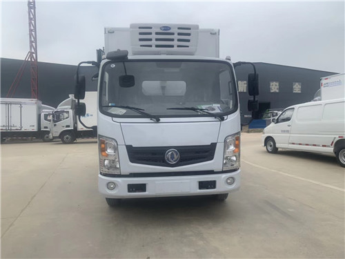 東風綠牌插電式混合動力國六冷藏車市區低速有電時用電，高速或無電時用油，油電混合車輛，市區不限行