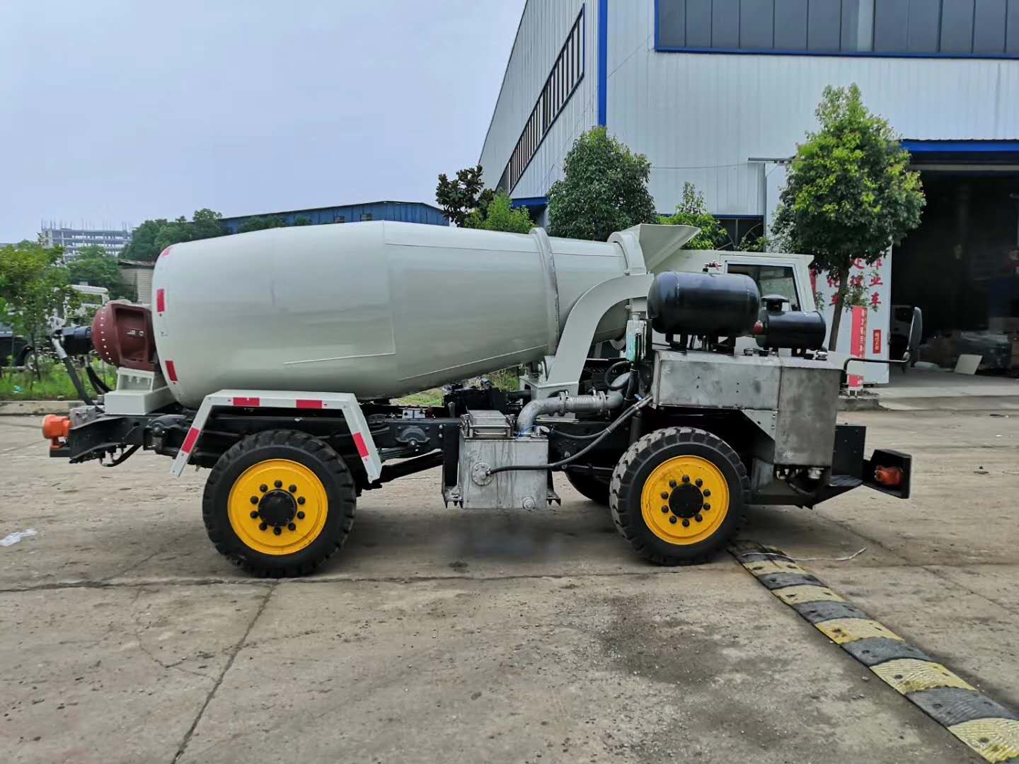 2.5方防爆攪拌車,柴油,氣啟動攪拌車，礦井攪拌車圖片展示