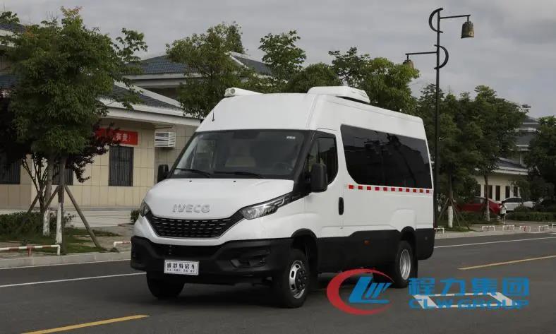 程力高端進口依維柯福祉房車、奔馳無線通訊壓制車“雙雄”出征，爭霸江湖圈粉無數成市場新寵