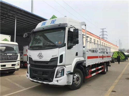 國六東風(fēng)柳汽6.8米氣瓶運輸車,全新法規(guī)安全達標(biāo)已公示