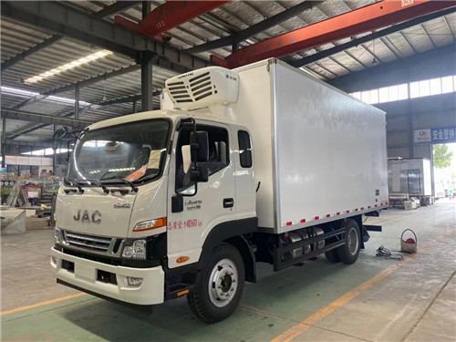 國六江淮中卡德沃斯5.5米冷藏車，10噸國六冷藏車