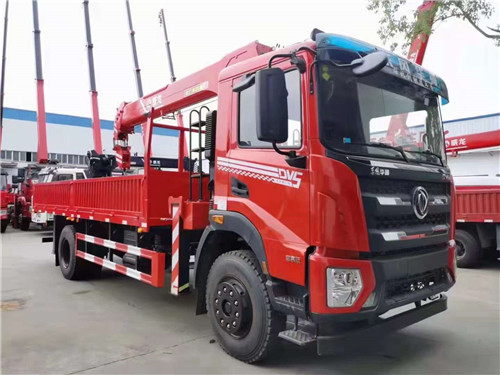 國六東風華神DV5隨車吊匹配威龍8噸4節臂吊機，6.1米貨廂