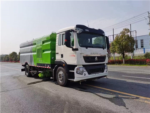 國六重汽豪沃洗掃車現車一臺！調試完畢，隨到隨提，環保免征齊全，上戶無憂！  上戶不交購置稅！   