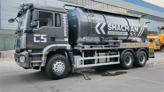 陜汽后八輪出口型吸污車專為海外環衛工程、市政管網清淤、工業園區污水清運等場景量身打造