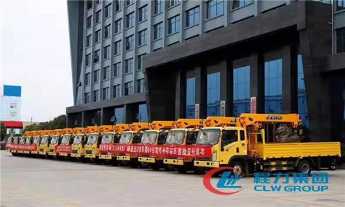 程力多用途隨車吊穩居國內領先地位。 程力多用途隨車吊穩居國內領先地位。