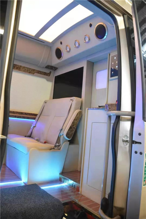 程力豐田高端商務禮賓車，用于轉運來武漢參加軍運會的國賓內飾圖片