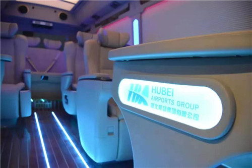 程力豐田高端商務禮賓車，用于轉運來武漢參加軍運會的國賓內飾圖片