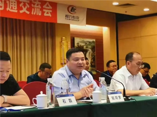 福田汽車集團副總經理楊國濤、時代事業部總裁王術海、戰略客戶營銷公司總經理宋洋及相關領導接待了來自程力的遠方客人。 福田汽車集團副總經理楊國濤、時代事業部總裁王術海、戰略客戶營銷公司總經理宋洋及相關領導接待了來自程力的遠方客人。