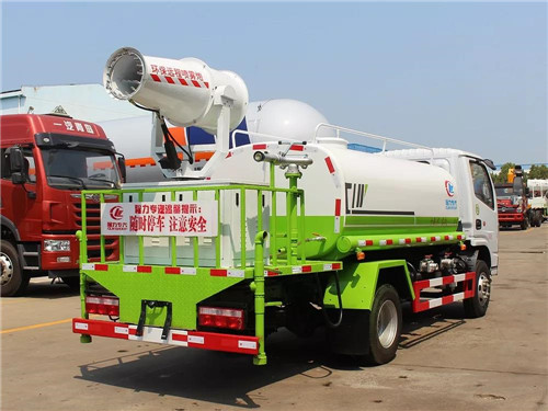 國六東風(fēng)小多利卡抑塵灑水車(圓罐-30米-CLW5070GPSD6型) 國六東風(fēng)小多利卡抑塵灑水車(圓罐-30米-CLW5070GPSD6型)