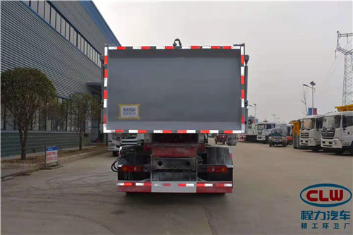出口柬埔寨勾臂垃圾車及配套智能豬糞轉運箱圖片 出口柬埔寨勾臂垃圾車及配套智能豬糞轉運箱圖片
