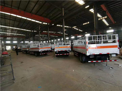 4臺上駿X100氣瓶運輸車 4臺上駿X100氣瓶運輸車