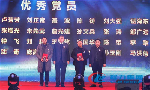 這一年年，公司黨委、工會圍繞經(jīng)濟(jì)建設(shè)中心，加強(qiáng)黨員思想政治教育，組織開展困難職工慰問、幫扶、員工教育、崗位培訓(xùn)、勞動競賽等活動。在七一前夕，組織黨員干部赴湖南韶山重溫入黨誓詞、接受紅色教育，參與慶“七一”暨新曾都區(qū)成立10周年歌詠晚會，開展黨員學(xué)習(xí)活動日等活動。