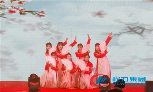 時(shí)代賦予我們的使命光榮而神圣，人民寄予我們的期望殷切而厚重。新的一年，我們要堅(jiān)定百年程力、千億產(chǎn)值目標(biāo)自信，堅(jiān)守發(fā)展初心使命，努力完成75億元年度目標(biāo)任務(wù)，譜寫程力“四五”規(guī)劃發(fā)展新篇章。 　　在工作總結(jié)及新年工作部署結(jié)束時(shí)，總經(jīng)理程阿羅代表程力集團(tuán)祝福大家新春快樂、身體健康、工作順利、萬事如意！