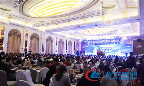 會上，對各版塊先進(jìn)集體、個(gè)人，先進(jìn)黨支部進(jìn)行了表彰；在豐富的抽獎(jiǎng)、表演環(huán)節(jié)中，穿插了有員工自我匾牌演出的精彩節(jié)目，受到直播觀眾的熱評點(diǎn)贊，會議在熱烈祥和史詩般的典禮中圓滿結(jié)束，落下帷幕。