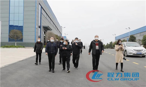 程力汽車集團總經程阿羅陪同視察組的領導參觀了程力汽車集團的全新產業(yè)園。