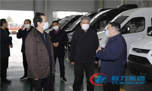 這種親力親為、認真負責的企業(yè)家品質(zhì)和風格，經(jīng)過十多年的沉淀，已深刻植入到自己的血脈，用他自己的話說，管理大企業(yè)，如烹小鮮，既要學會彈鋼琴的統(tǒng)籌兼顧，又要學會解剖麻雀的點線面結合，有的放矢抓好重點關鍵。這種制度性巡查，已成他管理企業(yè)的一種獨特風景和方法論。 當他回到辦公室就坐時，辦公室文員送來一封來自國務院的感謝信，這著實把自己給驚詫到了，讀完感謝信內(nèi)心涌動著暖流，既感到光榮又深感責任重大；自抗疫防疫復工復產(chǎn)以來，程力公司收到過社會各界大大小小單位無數(shù)的感謝信和表彰文件，來自國務院的感謝信還是企業(yè)建廠1