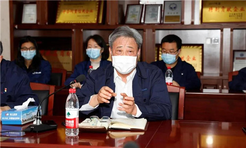 程力汽車集團黨委書記何儒安,向市稅務局第一稽查局的相關領導匯報了2019年度以及疫情期間的黨務工作。 程力汽車集團黨委書記何儒安,向市稅務局第一稽查局的相關領導匯報了2019年度以及疫情期間的黨務工作。