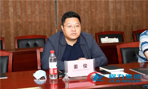  東風越野車公司市場部部長姜俊、營銷首席徐卓虎、商品企劃主任嚴浩，以及大區銷售經理李程成、宋成威，營運主管李康健等負責人出席了本次推薦會。