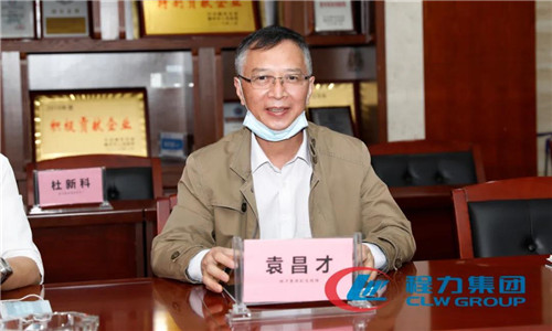 程力汽車集團總經理助理、財務總監袁昌才，帶領指揮車廠、智能廂式車廠、房車廠、救護車廠、消防車廠、救險車廠、應急消防車廠等負責人參加了項目對接觀摩及座談。