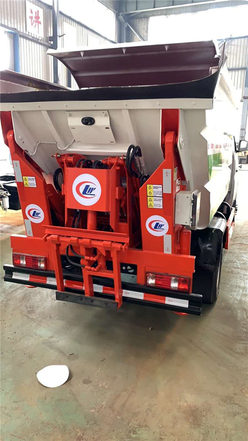 1603958599104958.jpg 國六長安自裝卸式無泄漏垃圾車 (4).jpg