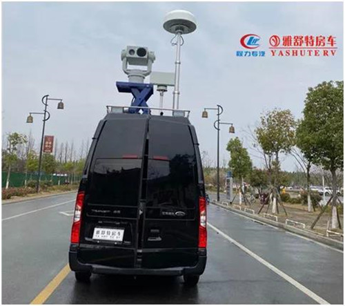 福特新世代通信指揮車正是利用先進的大功率廣播指揮系統(tǒng)、現(xiàn)代無線通信技術(shù)、計算機技術(shù)、圖像采集技術(shù)、無線圖像傳輸技術(shù)、強光照明技術(shù)等，實現(xiàn)單兵－指揮車－指揮中心的通信聯(lián)絡(luò)、指揮調(diào)度等功能，是公安、消防、武警及人防等部門針對大型混亂現(xiàn)場的群眾疏散、搶險救援的綜合移動平臺，是現(xiàn)代通信技術(shù)及其它高科技技術(shù)的綜合運用。