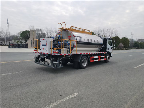 1620649639146308.jpg 東風5-6方智能型瀝青灑布車 (2).jpg