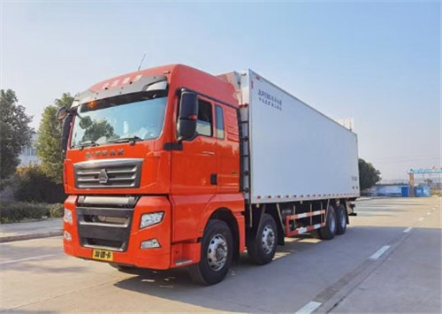 1638169688122102.jpg 國(guó)六9米6重汽汕德卡肉鉤冷藏車 (1).jpg