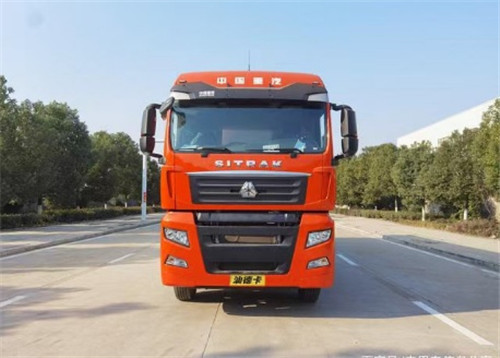 1638169710610362.jpg 國(guó)六9米6重汽汕德卡肉鉤冷藏車 (3).jpg