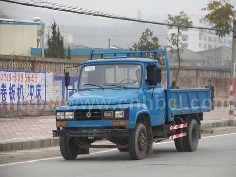 東風140尖頭農用自卸車