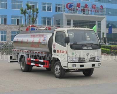國四東風福瑞卡5-6方奶罐車